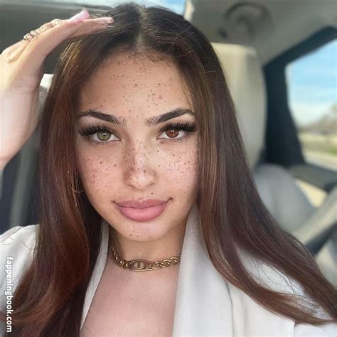 Dec 29, 2021 · Ash Kaash is an influencer and TikTok star from Chicago, Illinois. She was born on January 9, 1998, making her 23 years-old. You can find Ash on Instagram under the username ash.kaashh, where she ... 